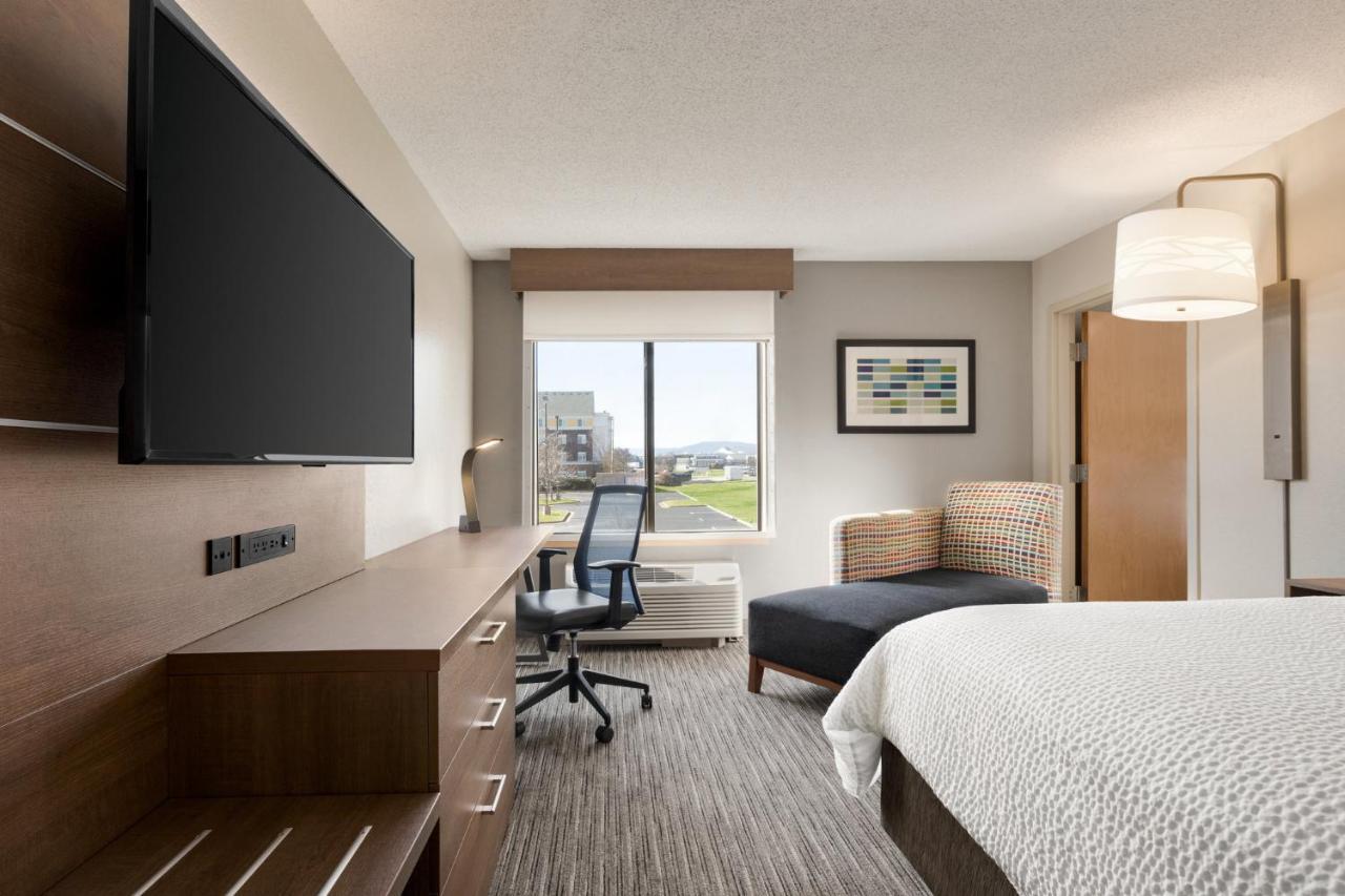 Holiday Inn Express Hotel & Suites Anniston/Oxford By Ihg Exterior photo