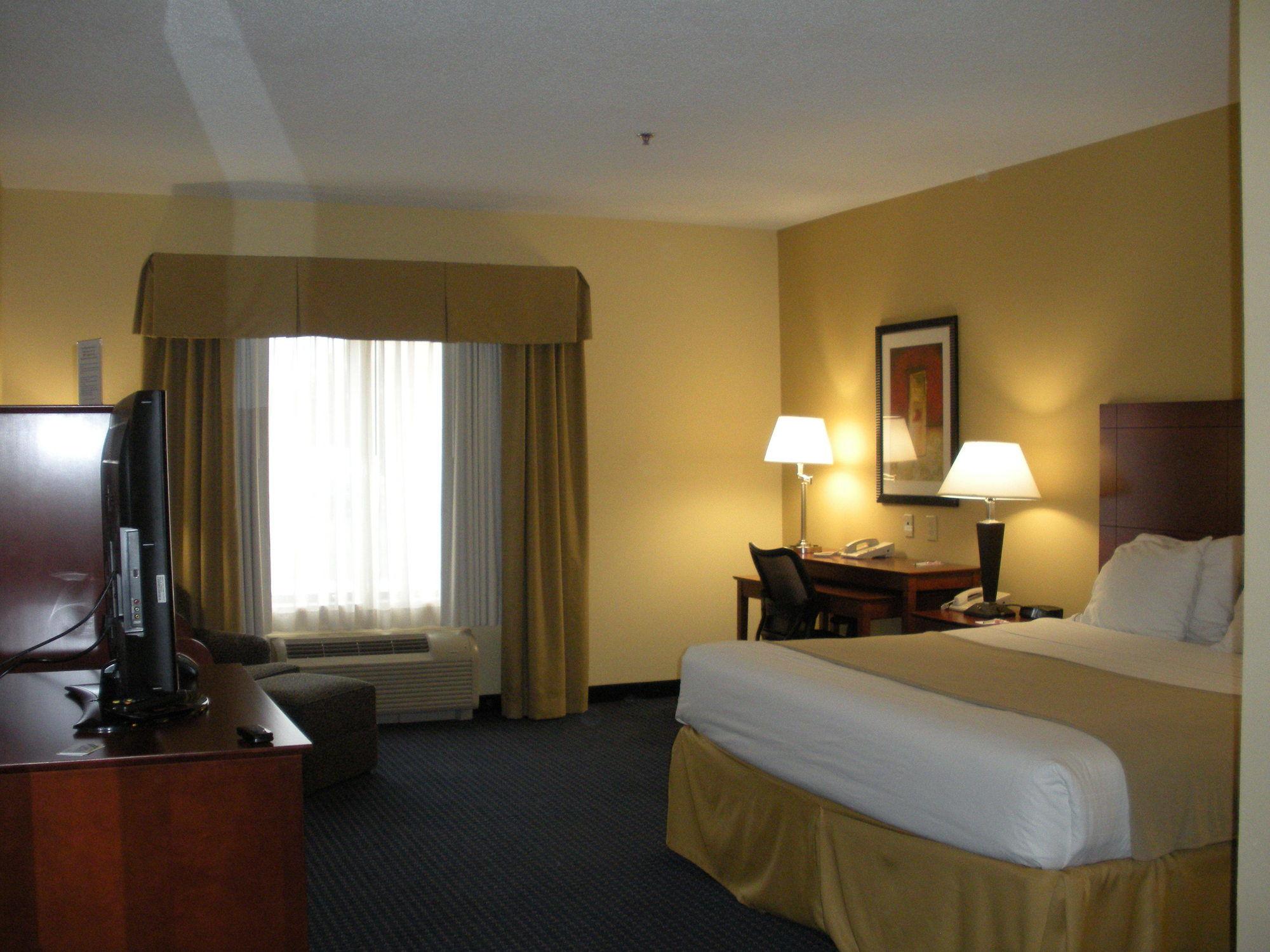 Holiday Inn Express Hotel & Suites Anniston/Oxford By Ihg Exterior photo