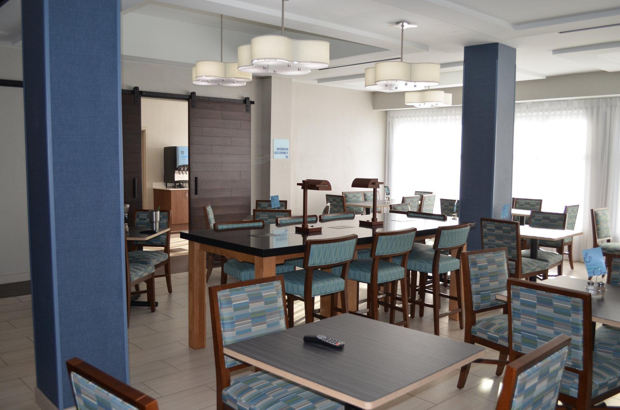 Holiday Inn Express Hotel & Suites Anniston/Oxford By Ihg Exterior photo