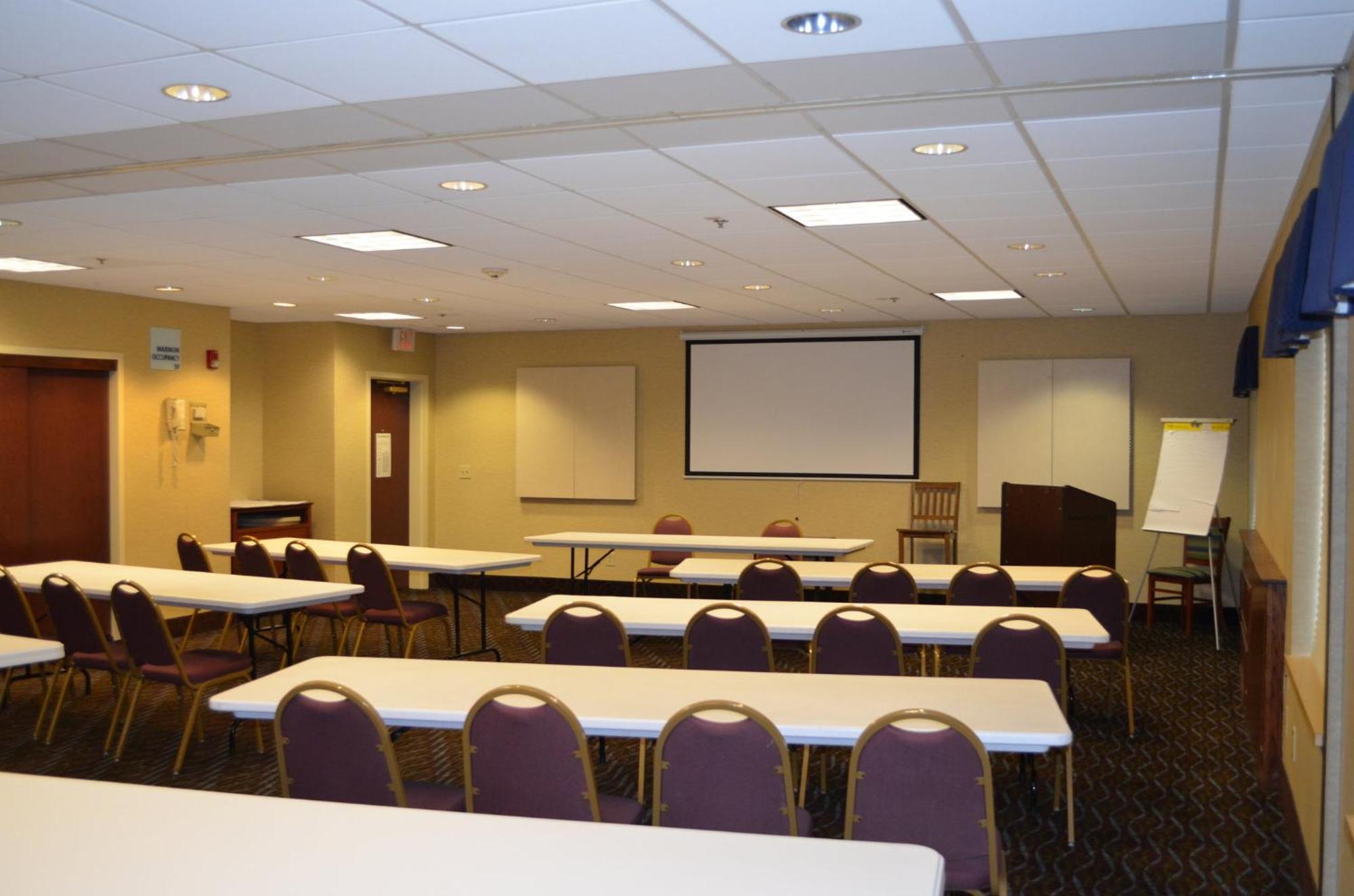 Holiday Inn Express Hotel & Suites Anniston/Oxford By Ihg Exterior photo