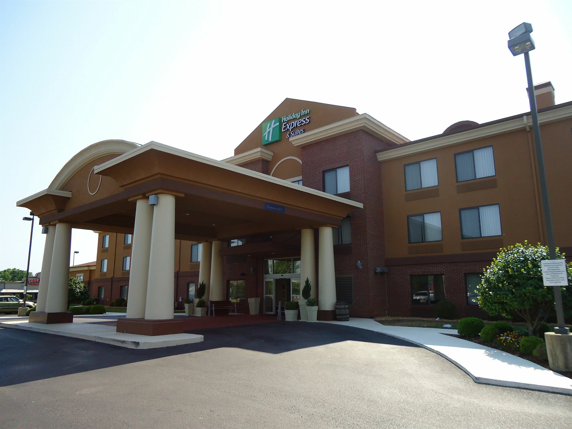 Holiday Inn Express Hotel & Suites Anniston/Oxford By Ihg Exterior photo